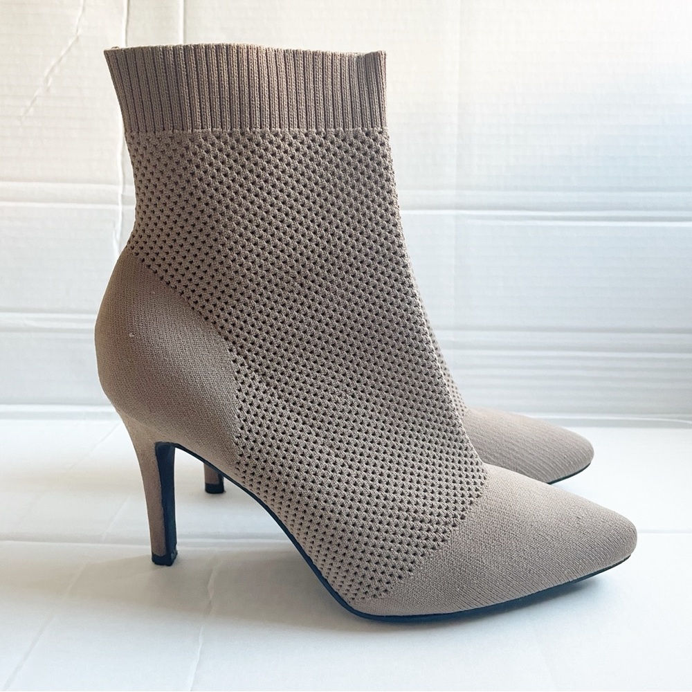 Mia Mckinley Womens Knit Taupe Pull Up Booties Pointed Toe Sz 8.5